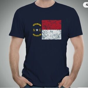 Gildan navy blue North Carolina state flag tshirt